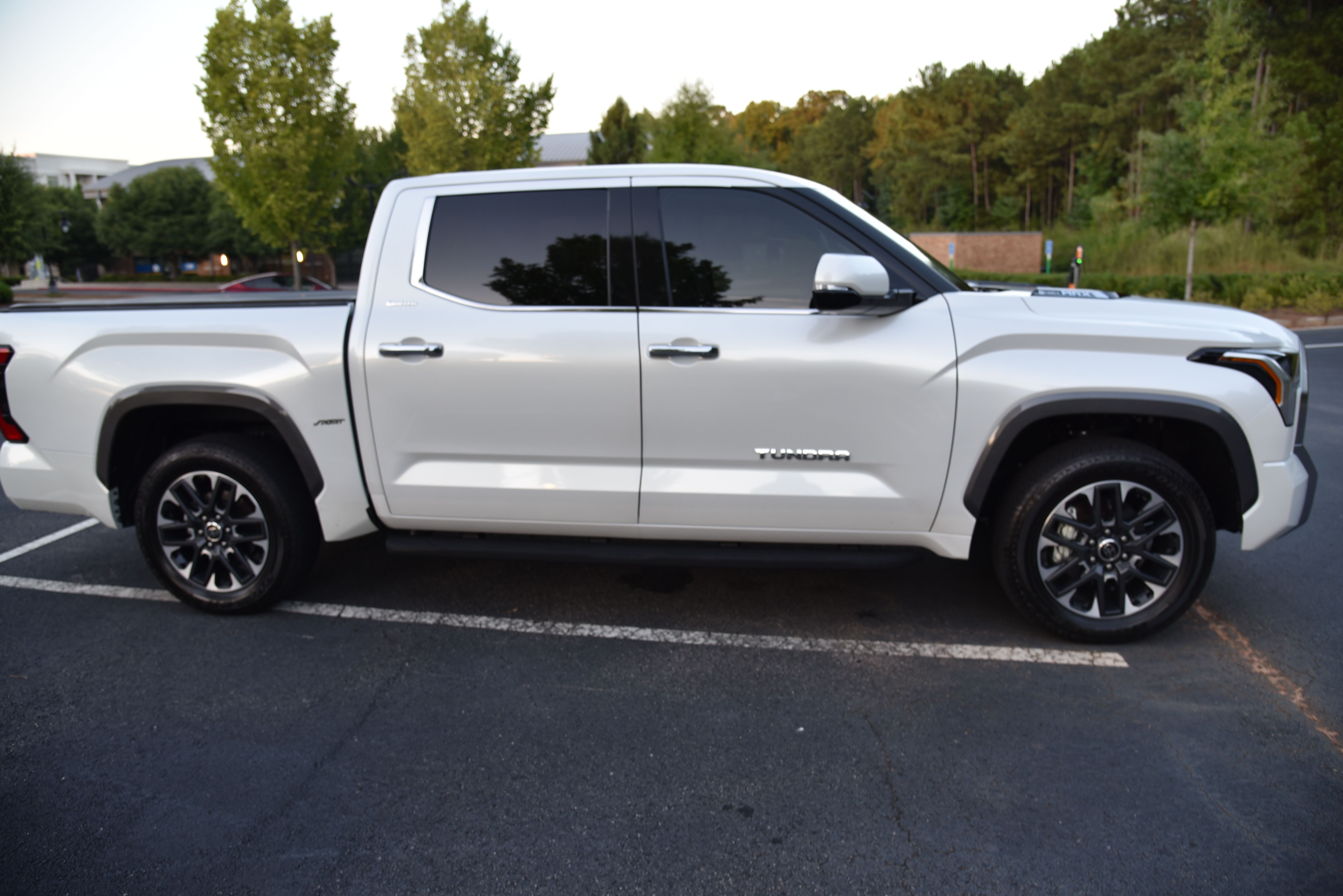 Used 2023 Toyota Tundra Limited w/ Power Package RWD image 4
