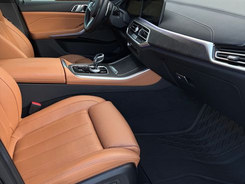 Used 2022 BMW X5 M50i w/ Executive Package image 11