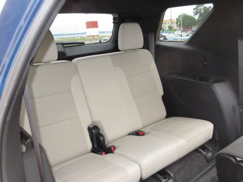 Used 2023 Chevrolet Traverse LT w/ LPO, Floor Liner Package FWD image 14