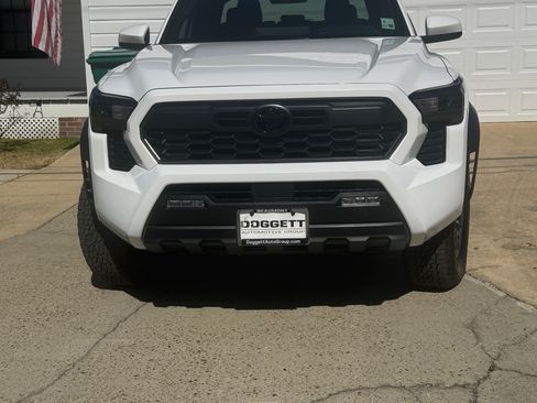 Used 2024 Toyota Tacoma TRD Off-Road image 1