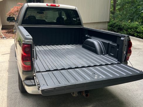 Used 2006 Chevrolet Silverado 1500 LT w/ Onstar Plus Package RWD image 9