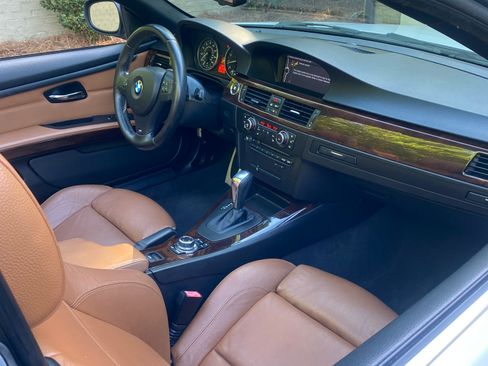 Used 2012 BMW 335i Convertible image 22