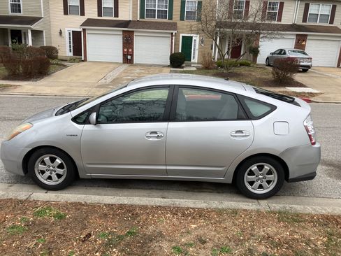 Used 2006 Toyota Prius Hatchback 4D image 2