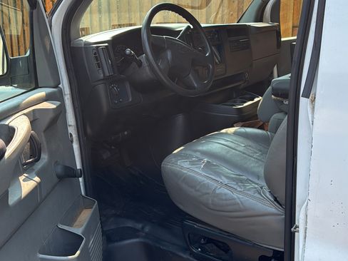 Used 2007 Chevrolet Express 1500 RWD image 4
