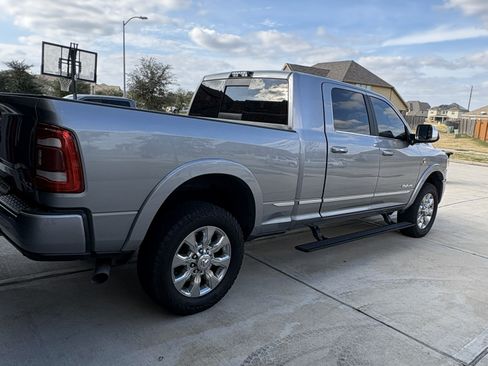 Used 2019 RAM 3500 Limited image 10