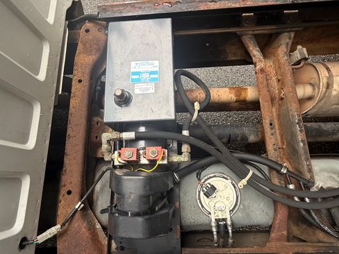 Used 2001 Chevrolet Silverado 3500 2WD Regular Cab HD image 6