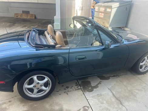 Used 1999 MAZDA MX-5 Miata RWD image 18