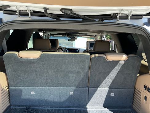 Used 2019 Cadillac Escalade Platinum image 12