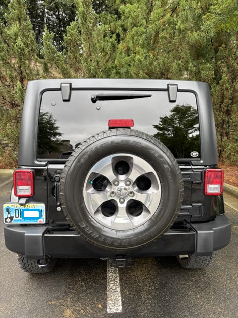 Used 2018 Jeep Wrangler Unlimited Sahara AWD/4WD image 9
