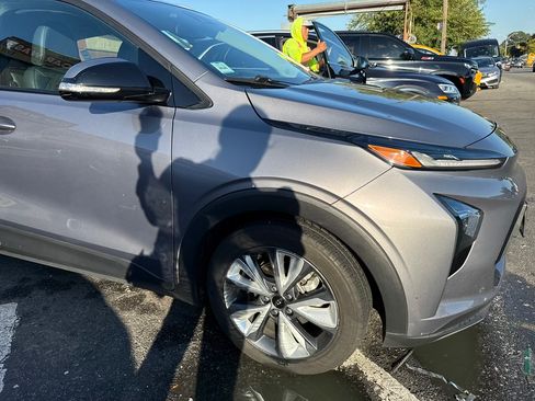 Used 2023 Chevrolet Bolt EUV LT w/ Convenience Package image 4