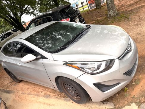 Used 2016 Hyundai Elantra SE FWD image 12