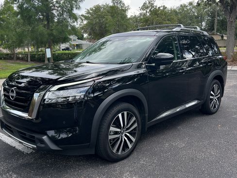 Used 2024 Nissan Pathfinder Platinum w/ Cargo Package FWD image 8