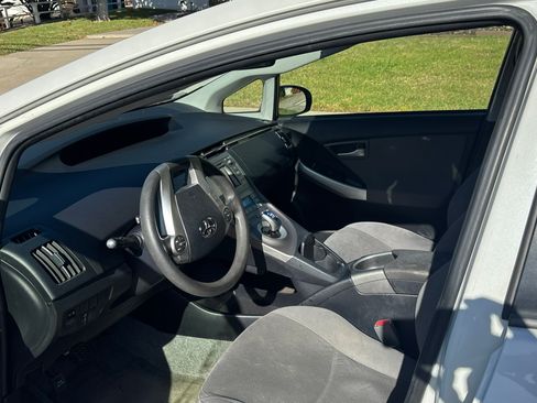 Used 2015 Toyota Prius Two FWD image 6