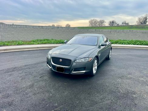 Used 2017 Jaguar XF Premium image 2