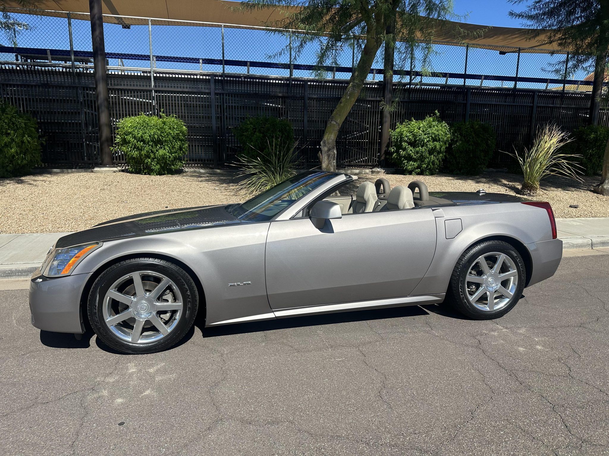 Used 2005 Cadillac XLR RWD image 1