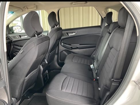 Used 2017 Ford Edge SE image 5