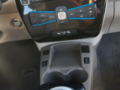 Used 2013 Nissan Leaf SV w/ LED & Quick Charge Pkg image 9