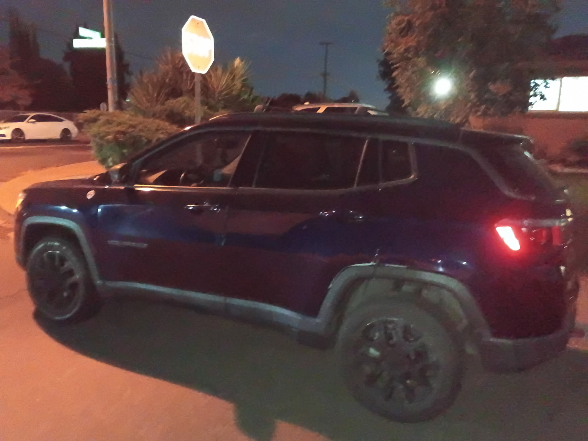 Used 2017 Jeep Compass Trailhawk w/ Popular Equipment Group AWD/4WD image 4
