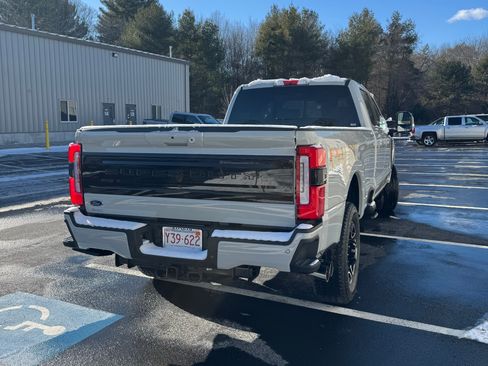 Used 2025 Ford F350 Platinum w/ FX4 Off-Road Package image 19