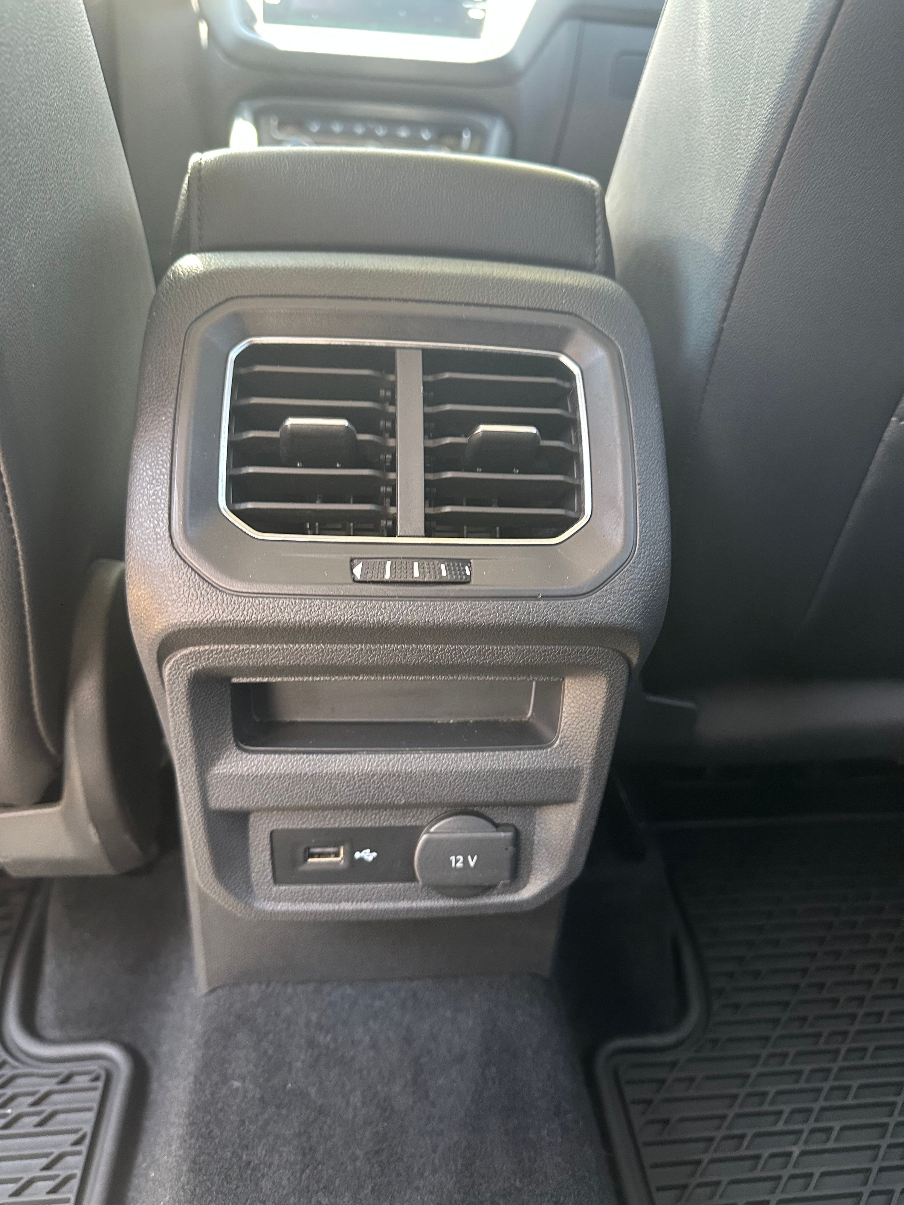 Used 2018 Volkswagen Tiguan SE FWD image 11