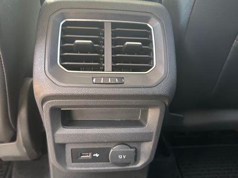 Used 2018 Volkswagen Tiguan SE FWD image 11