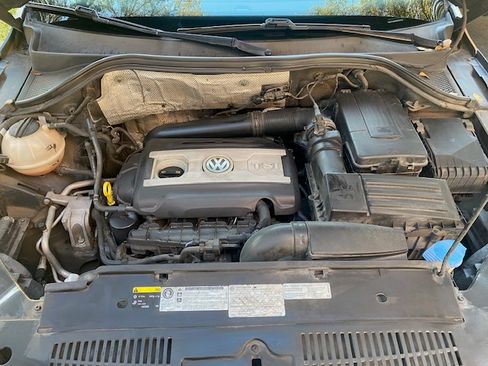 Used 2017 Volkswagen Tiguan S image 13