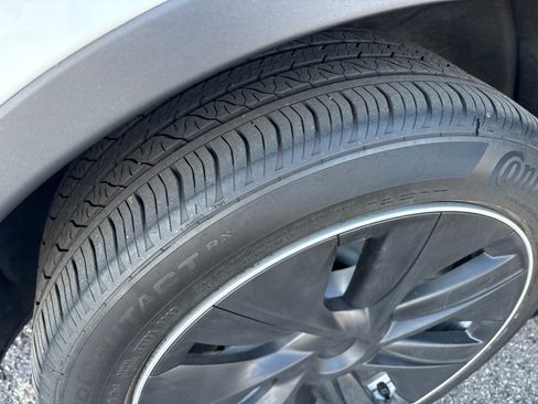 Used 2021 Tesla Model Y Long Range image 19