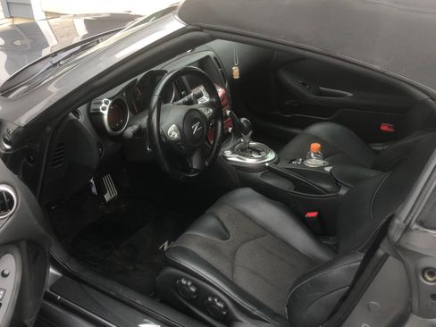 Used 2014 Nissan 370Z Touring w/ Sport Package image 2
