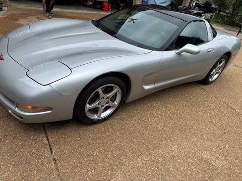 Used 2000 Chevrolet Corvette Coupe image 1