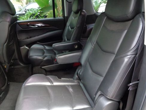 Used 2015 Cadillac Escalade ESV Luxury image 8