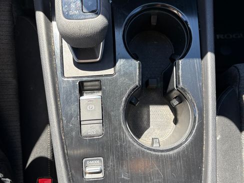Used 2023 Nissan Rogue SV FWD image 6