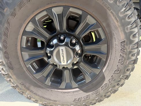 Used 2022 Ford F250 Lariat w/ Tremor Off-Road Package AWD/4WD image 20