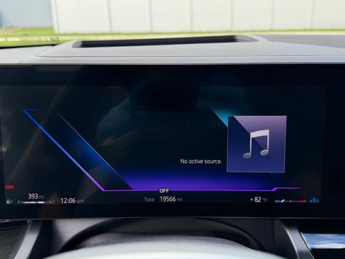 Used 2024 BMW 530i w/ Premium Package image 11