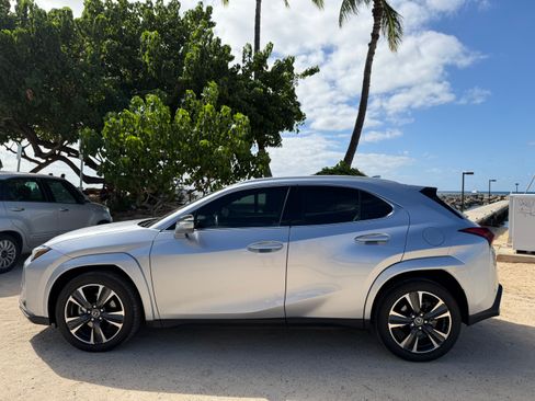 Used 2025 Lexus UX 300h FWD image 8