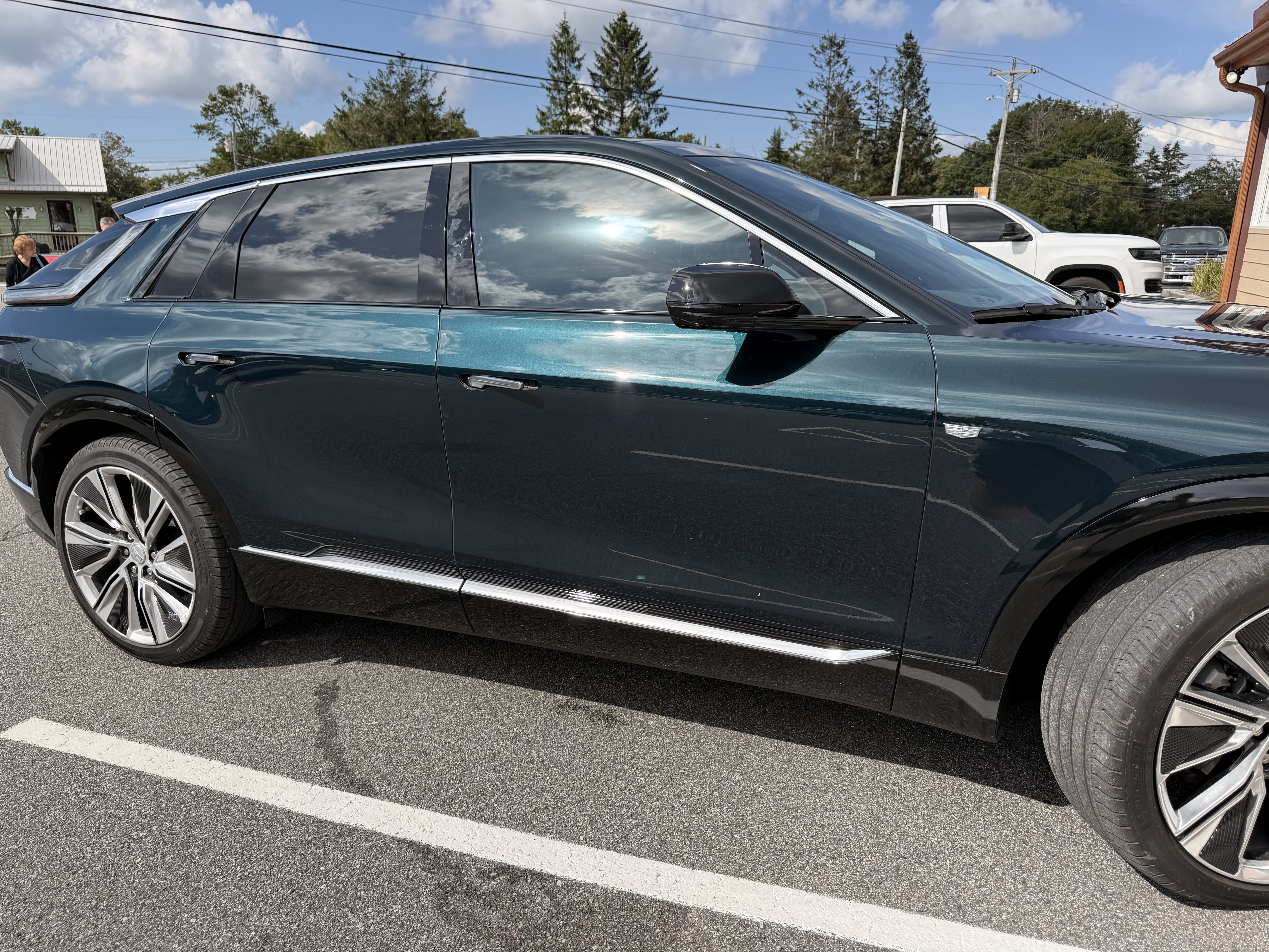 Used 2025 Cadillac Lyriq Luxury w/ Nappa Leather Package AWD/4WD image 5