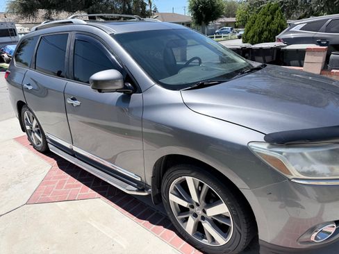 Used 2015 Nissan Pathfinder Platinum w/ Cargo Package FWD image 2