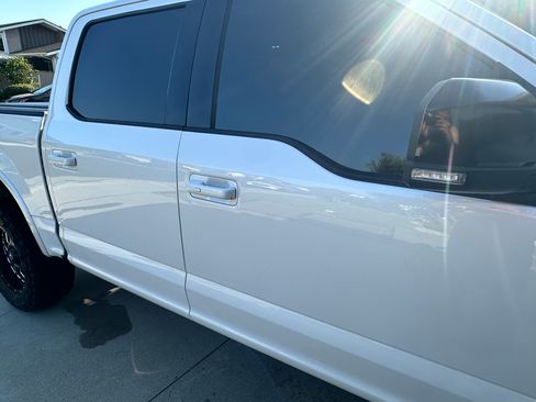Used 2015 Ford F150 Platinum w/ Equipment Group 701A Luxury AWD/4WD image 24