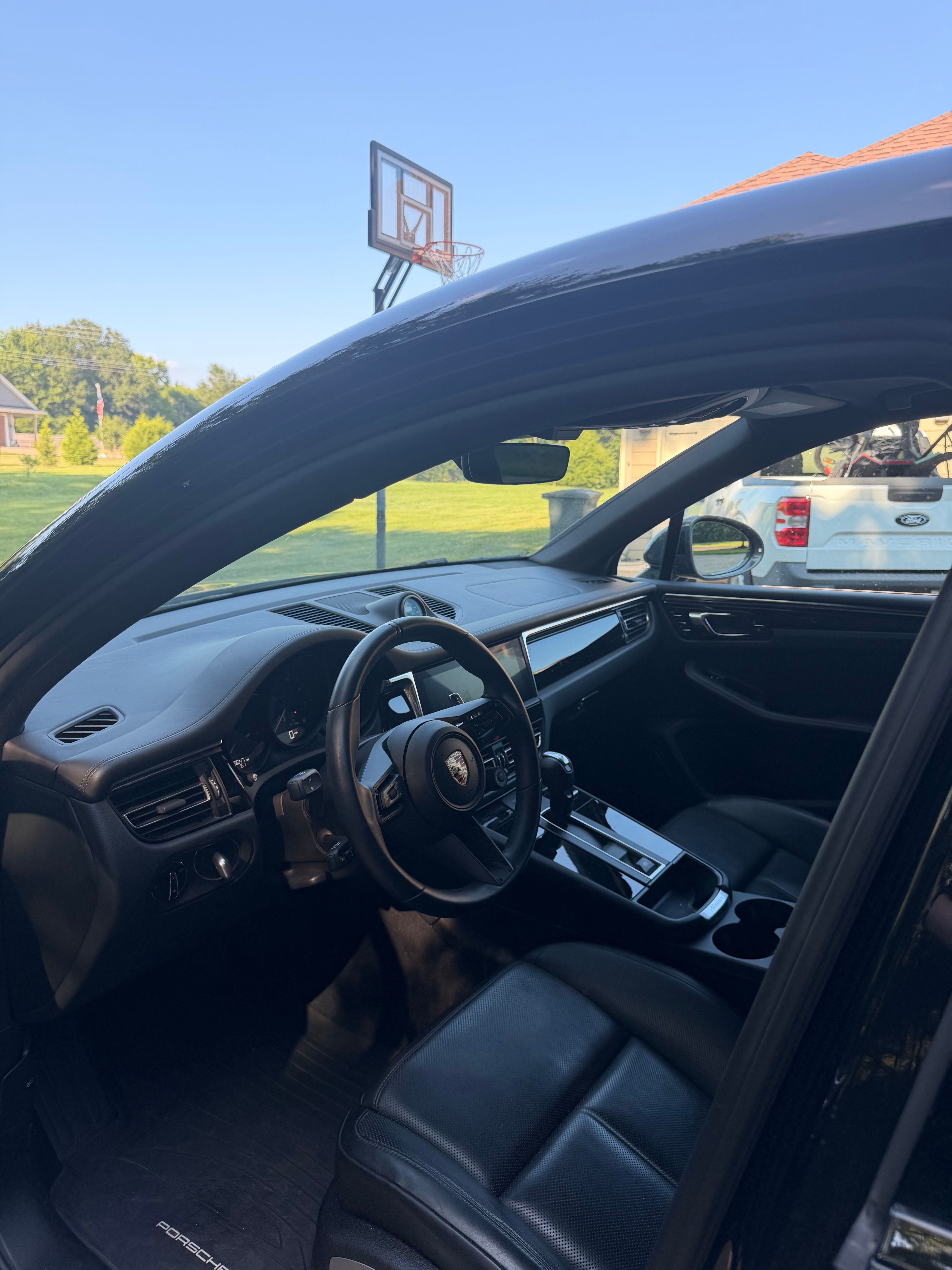 Used 2025 Porsche Macan Turbo AWD/4WD image 5