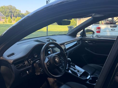 Used 2025 Porsche Macan Turbo AWD/4WD image 5