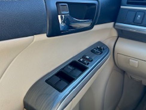 Used 2014 Toyota Camry XLE image 24