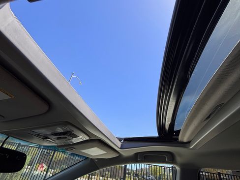 Used 2015 Toyota Sienna SE w/ SE Preferred Package FWD image 11