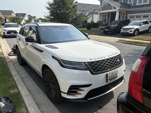 Used 2018 Land Rover Range Rover Velar R-Dynamic SE AWD/4WD image 2
