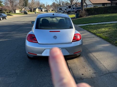 Used 2013 Volkswagen Beetle 2.5 image 2