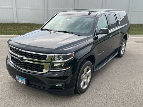 Used 2017 Chevrolet Suburban LT image 2
