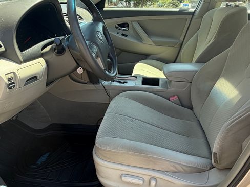 Used 2009 Toyota Camry LE FWD image 6