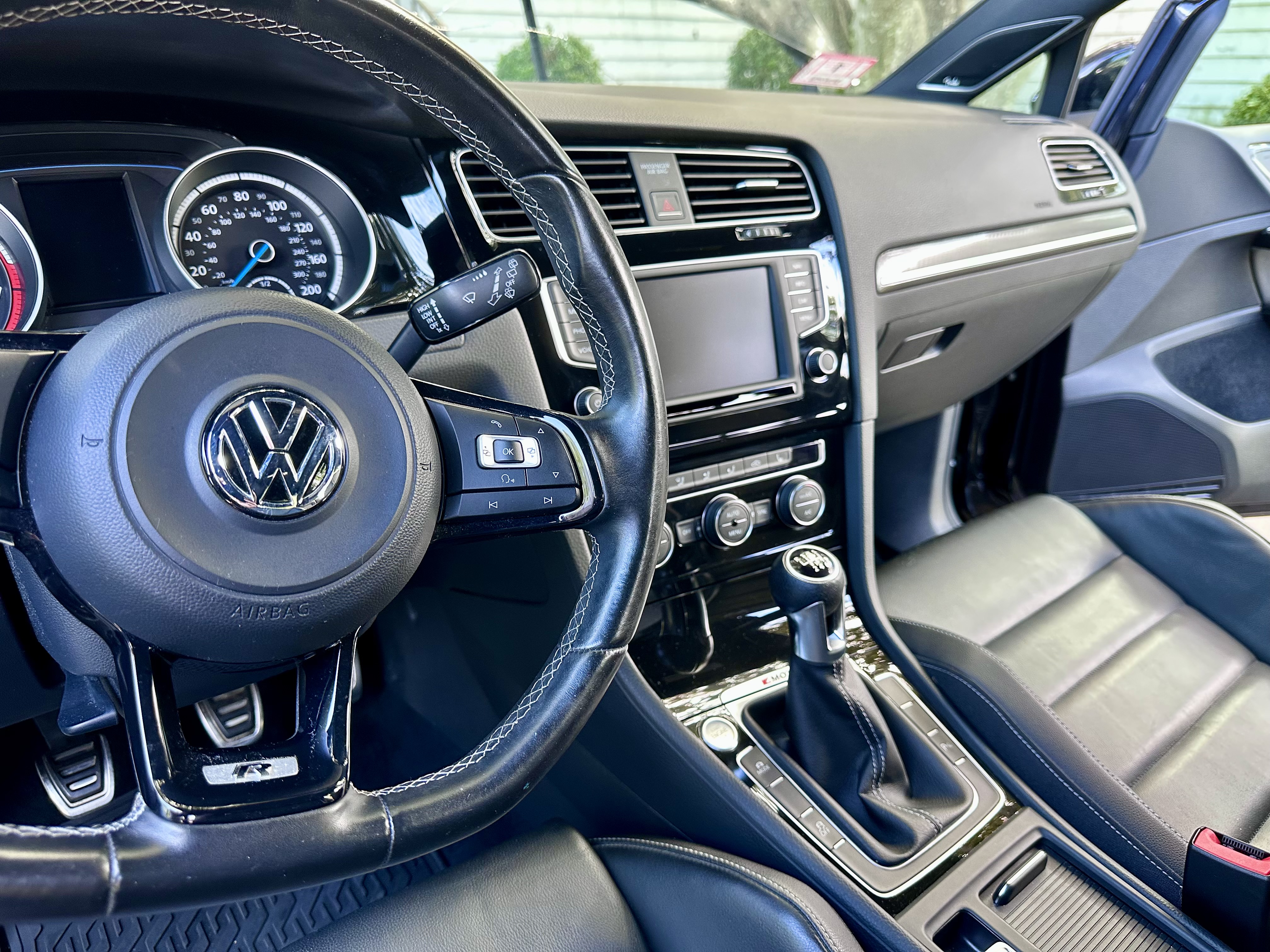 Used 2017 Volkswagen Golf 4-Door AWD/4WD image 10