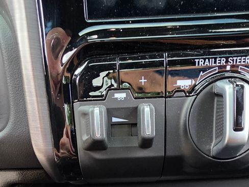 Used 2024 RAM 2500 Limited w/ Safety Group image 11