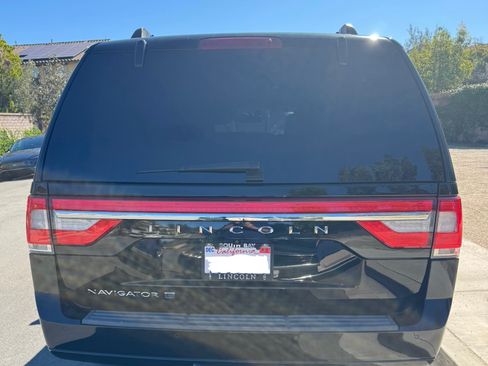 Used 2017 Lincoln Navigator L Select image 5