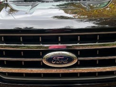 Used 2022 Ford F150 Lariat w/ Equipment Group 502A High image 9