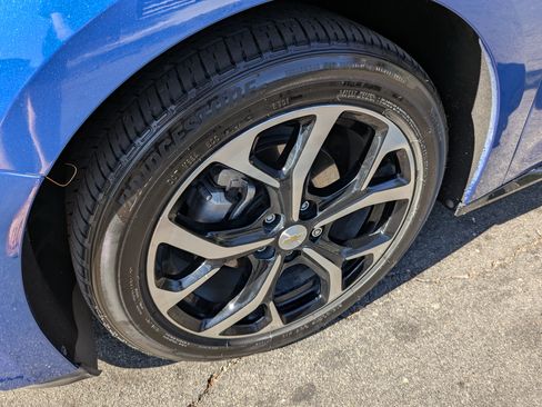 Used 2017 Chevrolet Volt LT w/ Comfort Package image 6